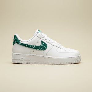 Nike Air Force 1 Low 07 Essential, wersja Green Paisley, unisex, biało-zielone DH4406-102