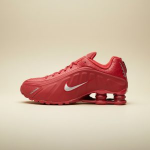Sneakersy unisex Nike Shox R4 Red White, elegancka czerwień i biel, do codziennych i wieczornych stylizacji IQ0608-687