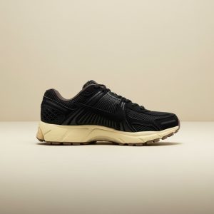 Nike Zoom Vomero 5 PRM, odcienie czerni i beżu, sneakersy unisex na co dzień i na wieczór FD0533-010