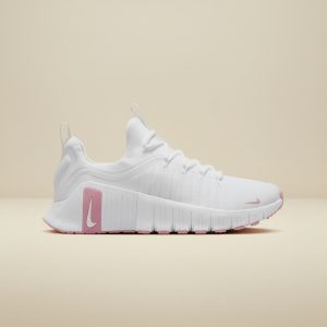 Nike Metcon 6, kolorystyka White/White/Elemental Pink, damskie, forma low top, codzienne i wieczorne stylizacje, FJ7126-106